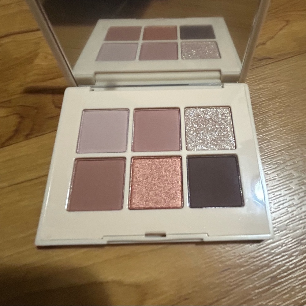 Dibs Palm Eyeshadow Palette – Roses in Hand